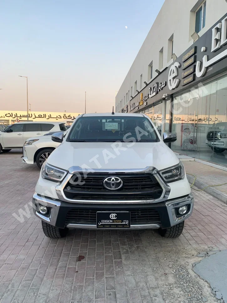 تويوتا  هاي لوكس  اس ار 5  2026  اوتوماتيك  400 كم  4 سلندر  دفع رباعي  بيكب  أبيض  تحت الضمان