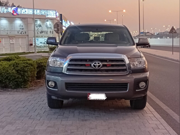 Toyota  Sequoia  SR5  2015  Automatic  261,000 Km  8 Cylinder  Four Wheel Drive (4WD)  SUV  Gray
