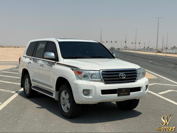 Toyota  Land Cruiser  GXR  2014  Automatic  311,000 Km  8 Cylinder  Four Wheel Drive (4WD)  SUV  White