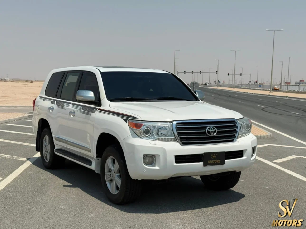 Toyota Land Cruiser GXR 2014 Automatic 311,000 Km 8 Cylinder Four Wheel Drive (4WD) SUV White