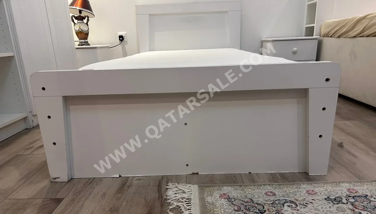 الأسّرة - فردي  - أبيض