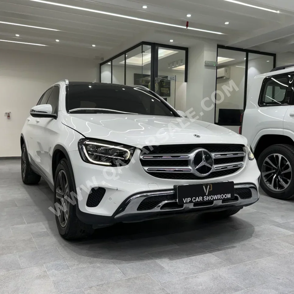 Mercedes-Benz GLC 200 AMG 2022 Automatic 74,000 Km 4 Cylinder Front Wheel Drive (FWD) SUV White