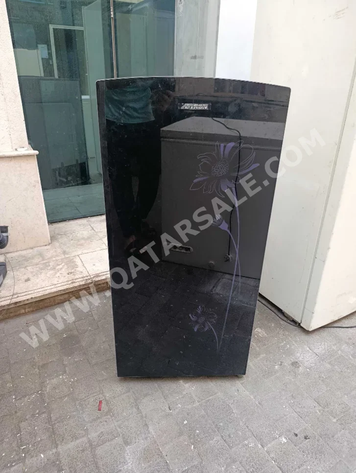 ثلاجة بفريزر علوي