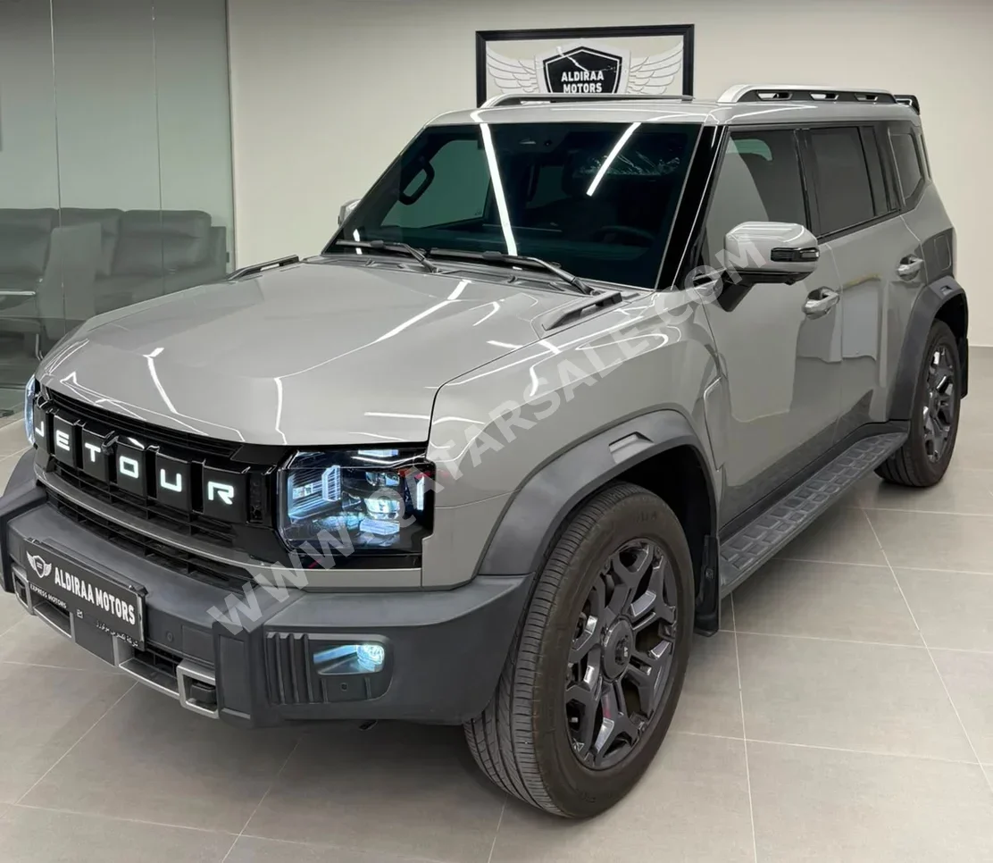 Jetour  T2  Luxury  2025  Automatic  38,000 Km  4 Cylinder  Four Wheel Drive (4WD)  SUV  Gray  With Warranty