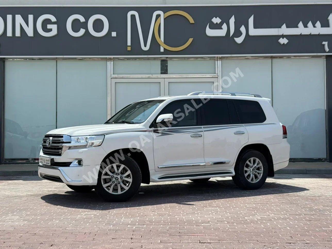 تويوتا  لاند كروزر  جي اكس ار  2018  اوتوماتيك  214,000 كم  6 سلندر  دفع رباعي  اس يو في  أبيض