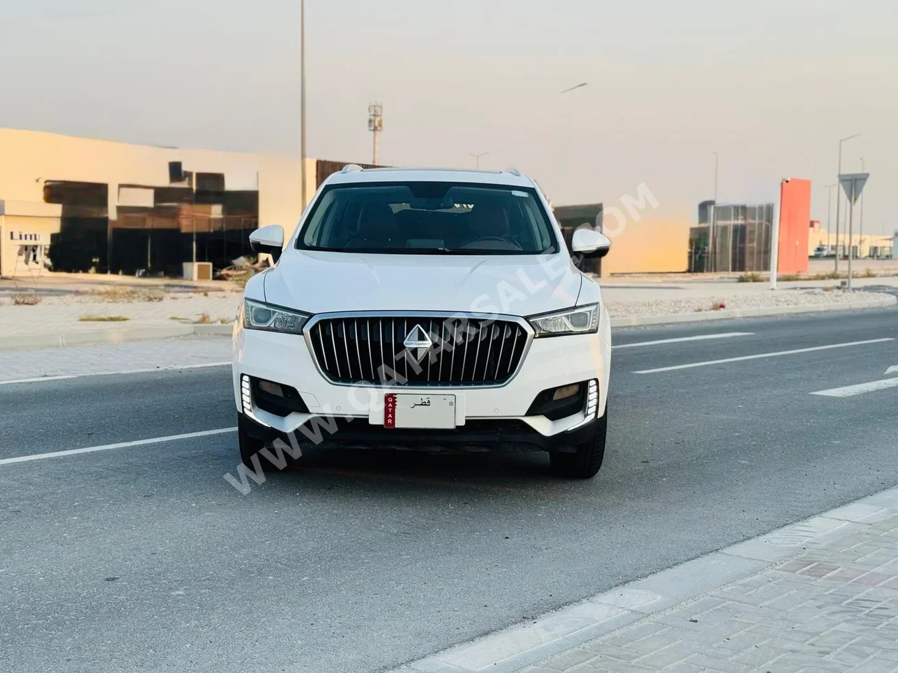 بورجوارد  بي اكس  5  2019  اوتوماتيك  230,000 كم  4 سلندر  دفع رباعي  اس يو في  أبيض