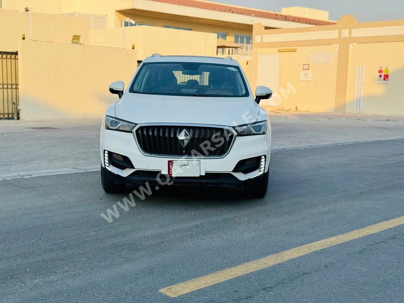 بورجوارد  بي اكس  5  2019  اوتوماتيك  260,000 كم  4 سلندر  دفع رباعي  اس يو في  أبيض