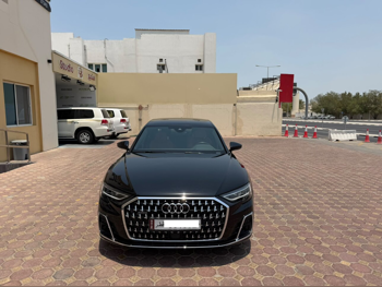 اودي  اي 8 ال  سيدان  أسود  2026