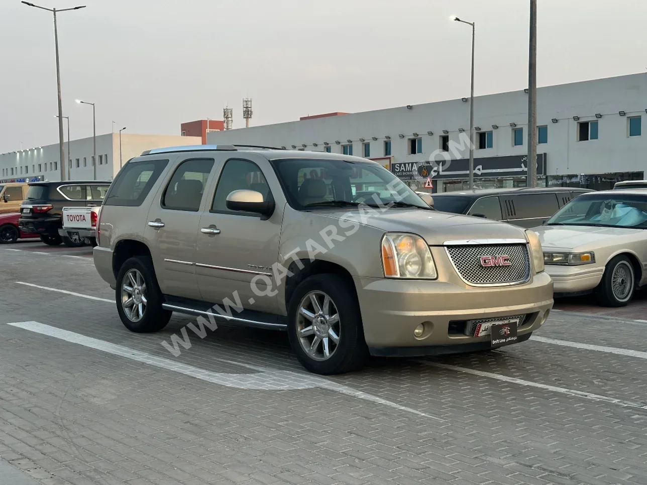 GMC  Yukon  Denali  2009  Automatic  276,000 Km  8 Cylinder  Four Wheel Drive (4WD)  SUV  Beige