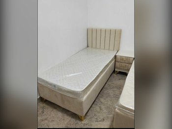 الأسّرة - لايف ستايل  - فردي  - متضمنة المرتبة  - مع طاولة سرير جانبية