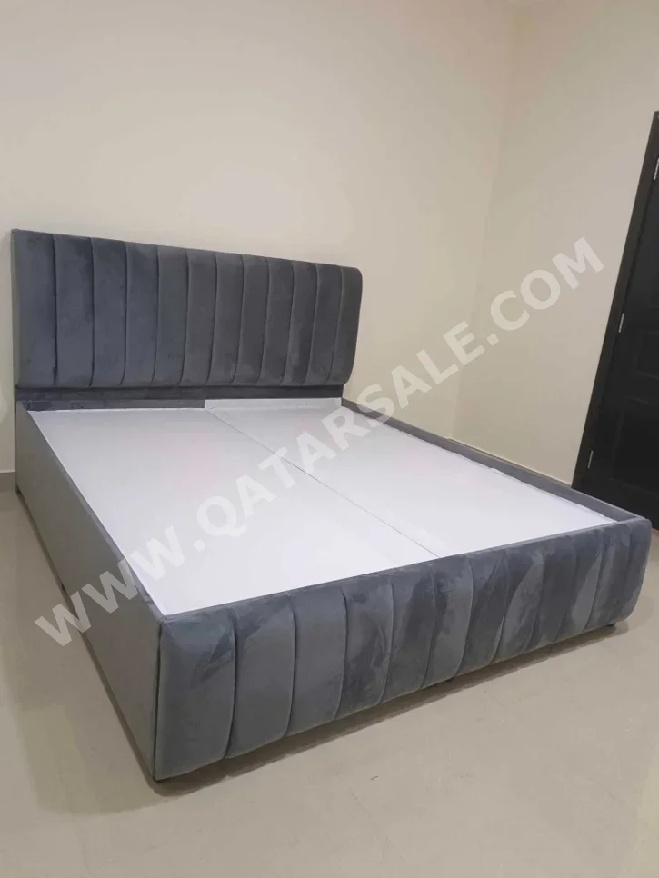 Beds - Lifestyle  - King  - Gray