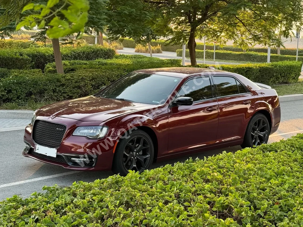 كرايسلر  300C  2021  اوتوماتيك  92,000 كم  6 سلندر  دفع خلفي  سيدان  عنابي