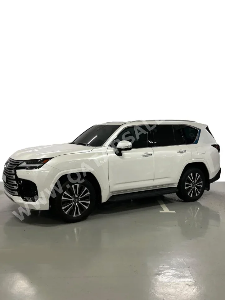 Lexus  LX  600 Luxury  2026  Automatic  16,000 Km  6 Cylinder  Four Wheel Drive (4WD)  SUV  White  With Warranty