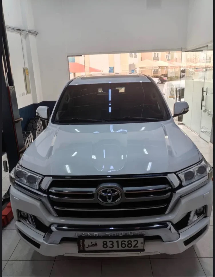 Toyota  Land Cruiser  GXR  2020  Automatic  132,500 Km  8 Cylinder  Four Wheel Drive (4WD)  SUV  White