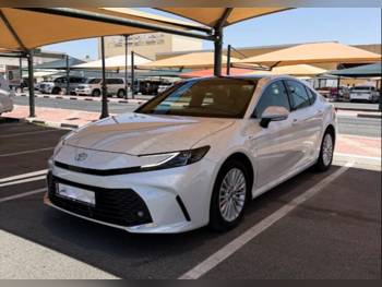 Toyota  Camry  Hybrid  2025  Automatic  22,000 Km  4 Cylinder  Front Wheel Drive (FWD)  Sedan  White  With Warranty