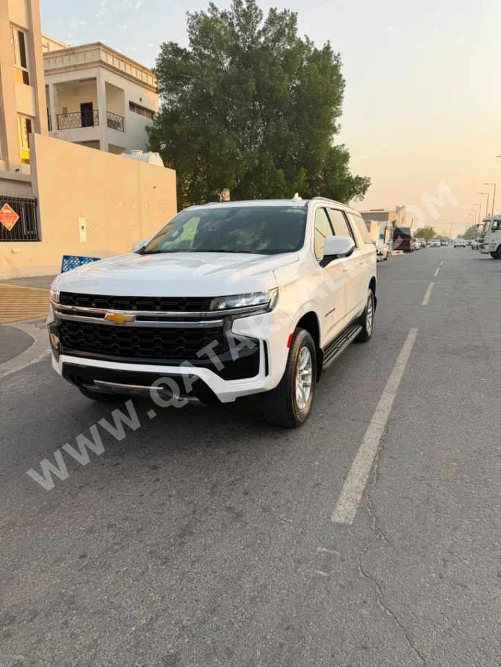 Chevrolet Suburban 2021 Automatic 211,000 Km 8 Cylinder Four Wheel Drive (4WD) SUV White — image 1
