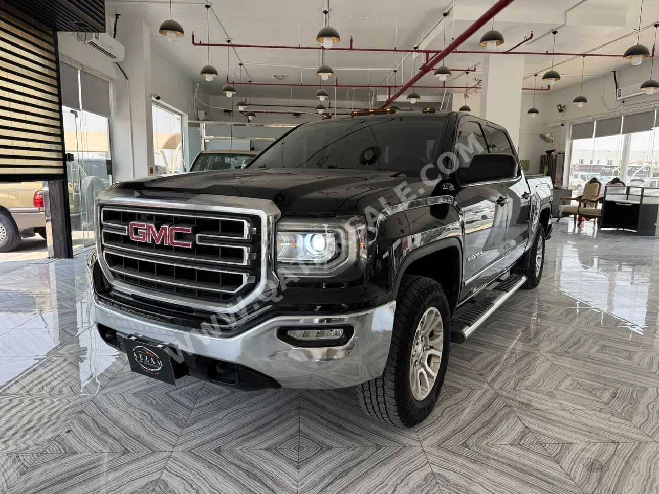 GMC Sierra SLE 2016 Automatic 227,000 Km 8 Cylinder Four Wheel Drive (4WD) Pick Up Black — image 1