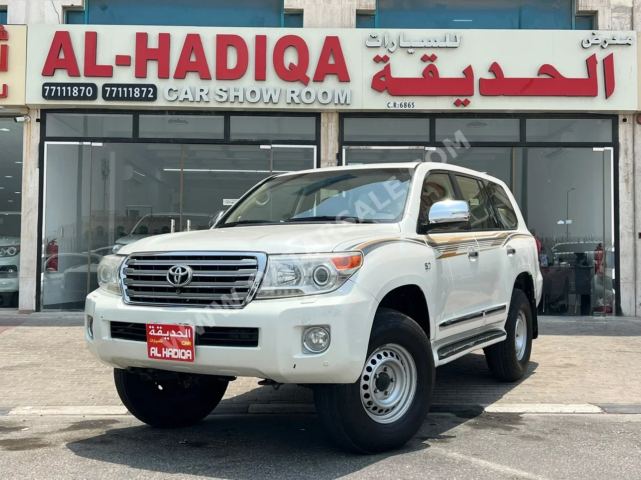 Toyota Land Cruiser VXR 2013 Automatic 465,000 Km 8 Cylinder Four Wheel Drive (4WD) SUV White — image 1