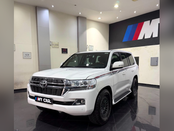 Toyota Land Cruiser GX 2017 Automatic 154,000 Km 6 Cylinder Four Wheel Drive (4WD) SUV White — image 1
