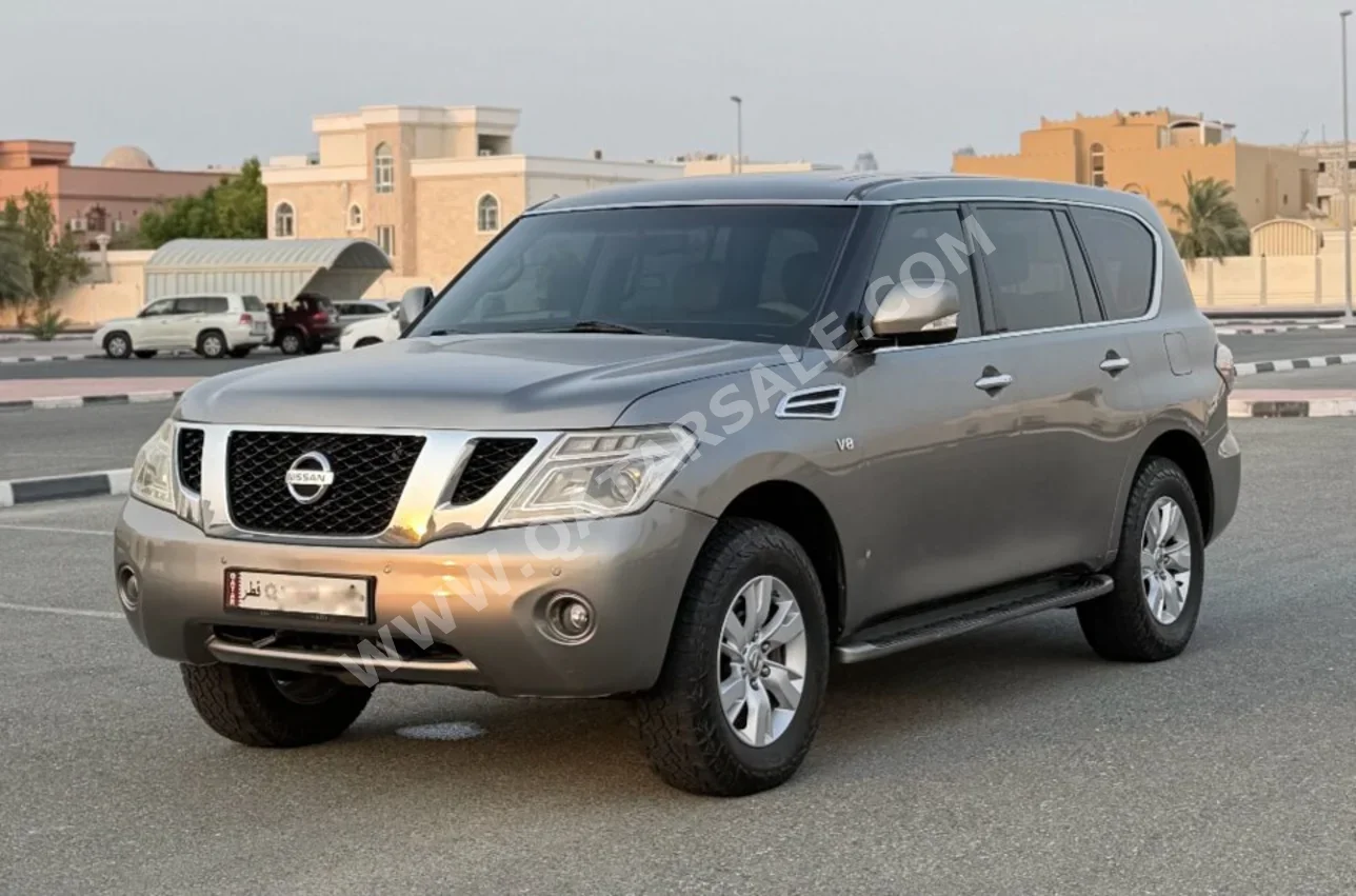 Nissan Patrol SE 2012 Automatic 175,000 Km 8 Cylinder Four Wheel Drive (4WD) SUV Gray — image 1