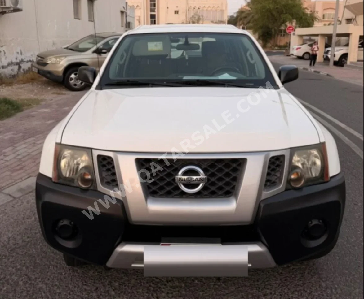 Nissan Xterra 2015 Automatic 110,000 Km 6 Cylinder Four Wheel Drive (4WD) SUV White — image 1