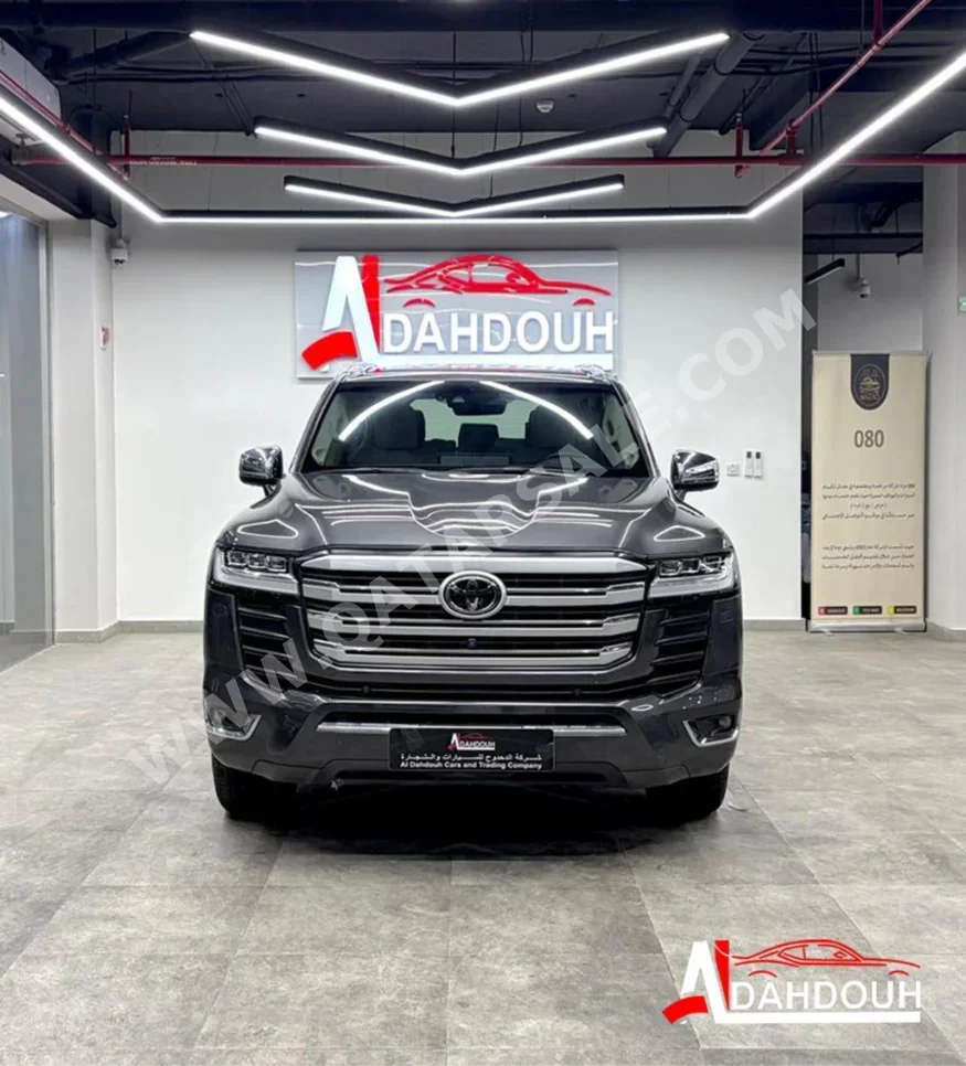 Toyota Land Cruiser VXR 2024 Automatic 48,000 Km 6 Cylinder Four Wheel Drive (4WD) SUV Gray With Warranty — image 1