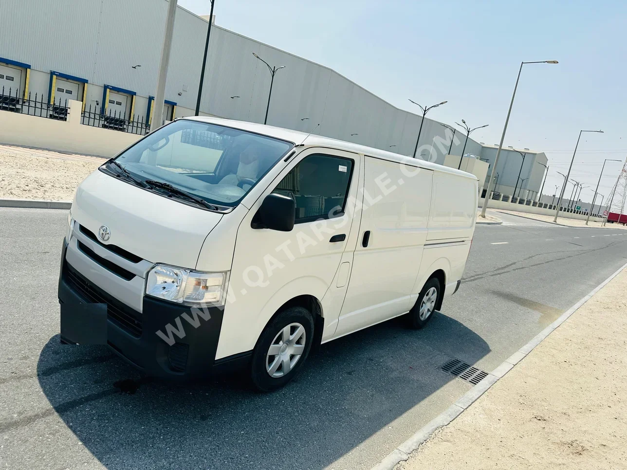 Toyota Hiace 2023 Manual 70,000 Km 4 Cylinder Rear Wheel Drive (RWD) Van / Bus Beige With Warranty — image 1