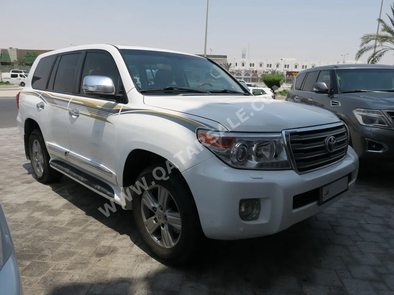 Toyota Land Cruiser VXR 2013 Automatic 298,000 Km 8 Cylinder Four Wheel Drive (4WD) SUV White — image 1