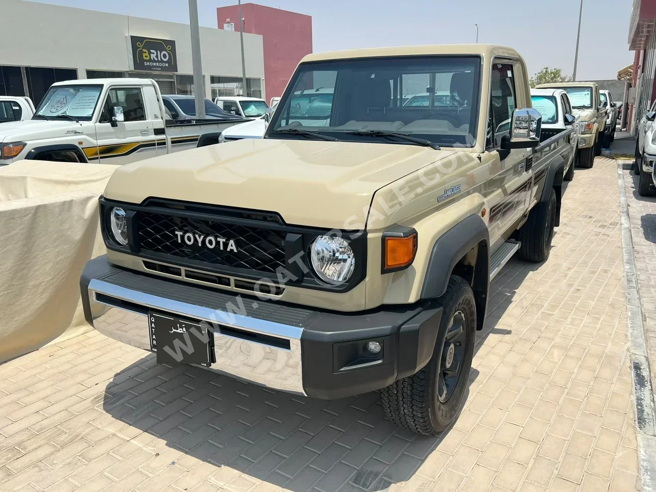 Toyota Land Cruiser LX 2025 Manual 74,000 Km 6 Cylinder Four Wheel Drive (4WD) Pick Up Beige With Warranty — image 1
