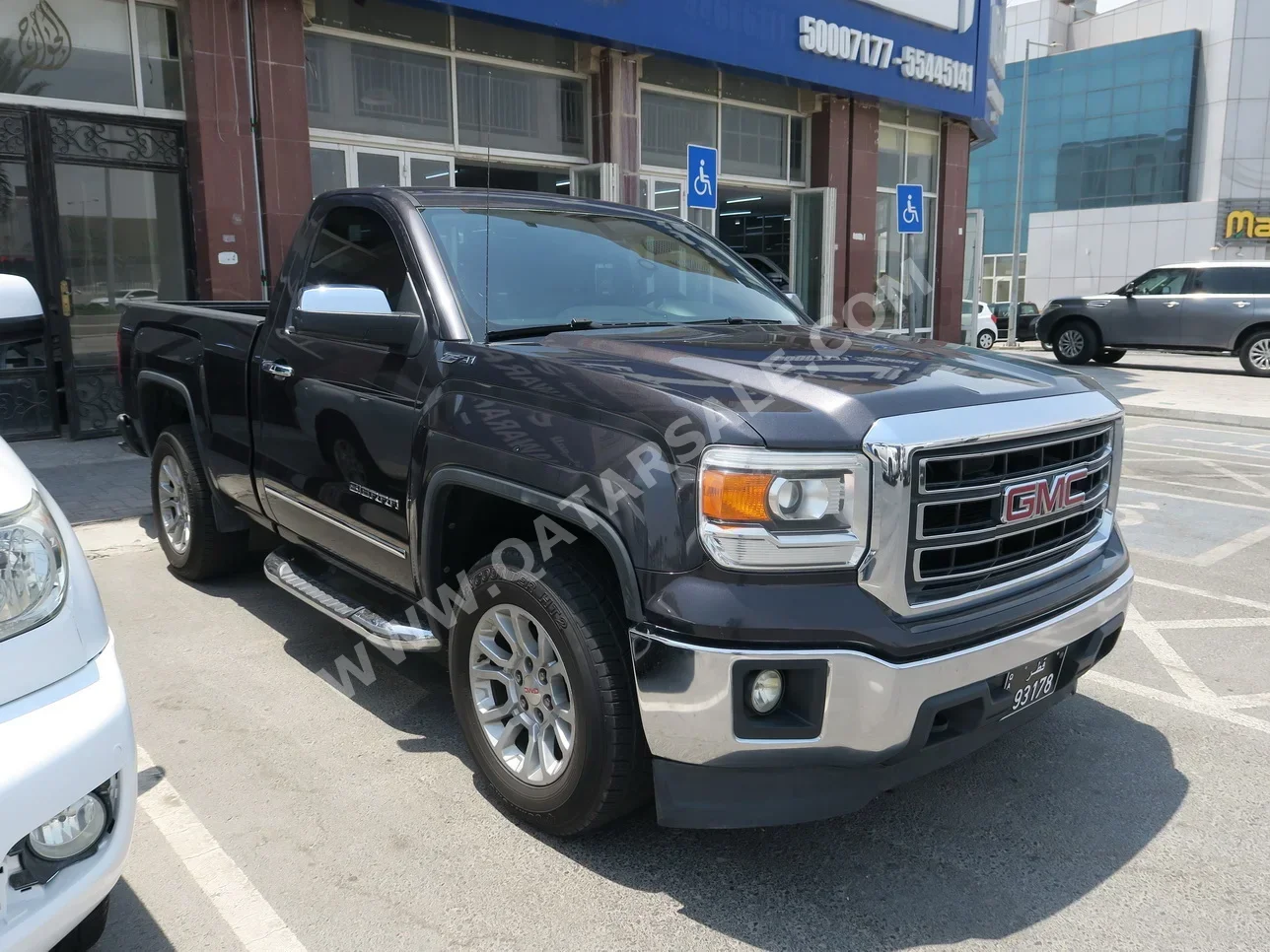 GMC Sierra 1500 2015 Automatic 215,000 Km 8 Cylinder Four Wheel Drive (4WD) Pick Up Gray — image 1