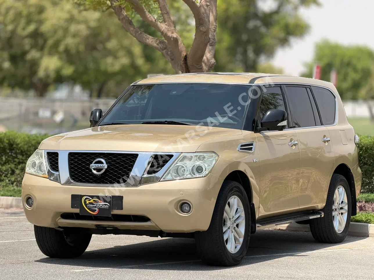 Nissan Patrol LE 2012 Automatic 230,000 Km 8 Cylinder Four Wheel Drive (4WD) SUV Gold — image 1