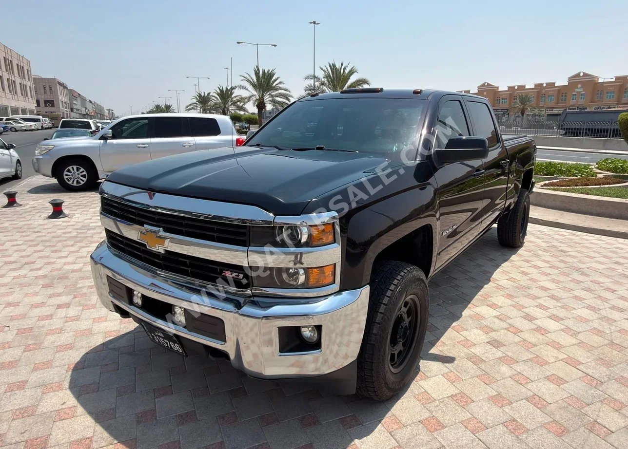 Chevrolet Silverado 2500 HD 2016 Automatic 180,000 Km 8 Cylinder Four Wheel Drive (4WD) Pick Up Black — image 1