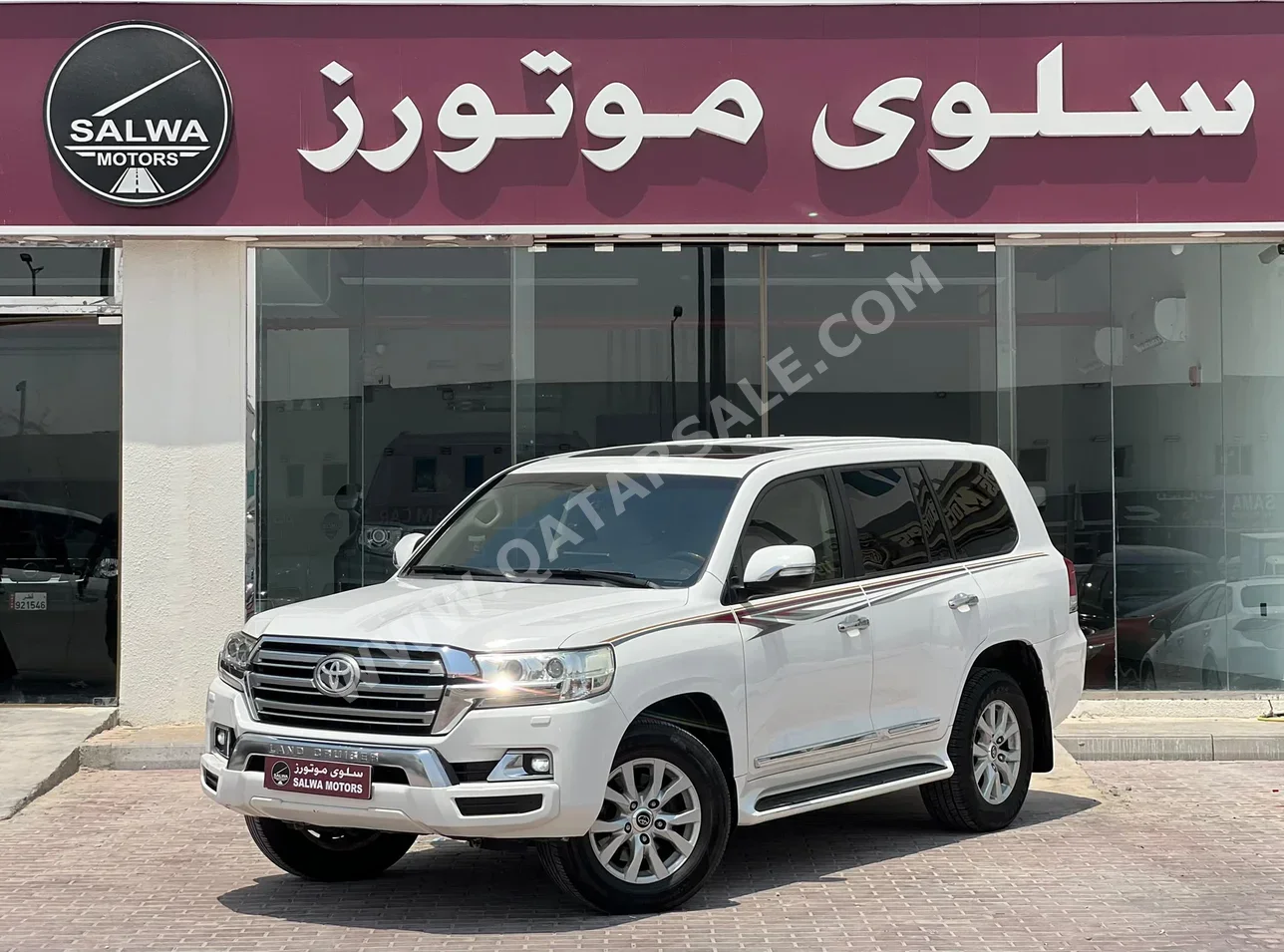 Toyota Land Cruiser GXR 2018 Automatic 265,000 Km 8 Cylinder Four Wheel Drive (4WD) SUV White — image 1