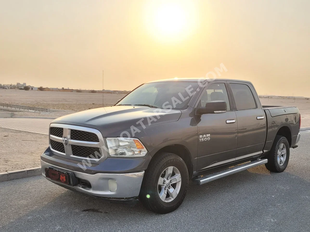 Dodge Ram SLT 2016 Automatic 216,000 Km 8 Cylinder Four Wheel Drive (4WD) Pick Up Gray — image 1