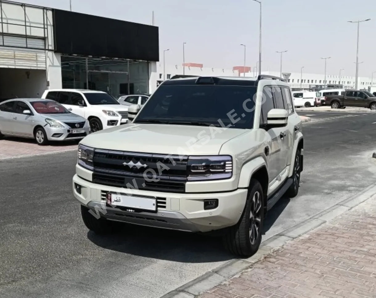 BYD Leopard 5 Ultra 5 2025 Automatic 17,000 Km 4 Cylinder Four Wheel Drive (4WD) SUV Beige — image 1