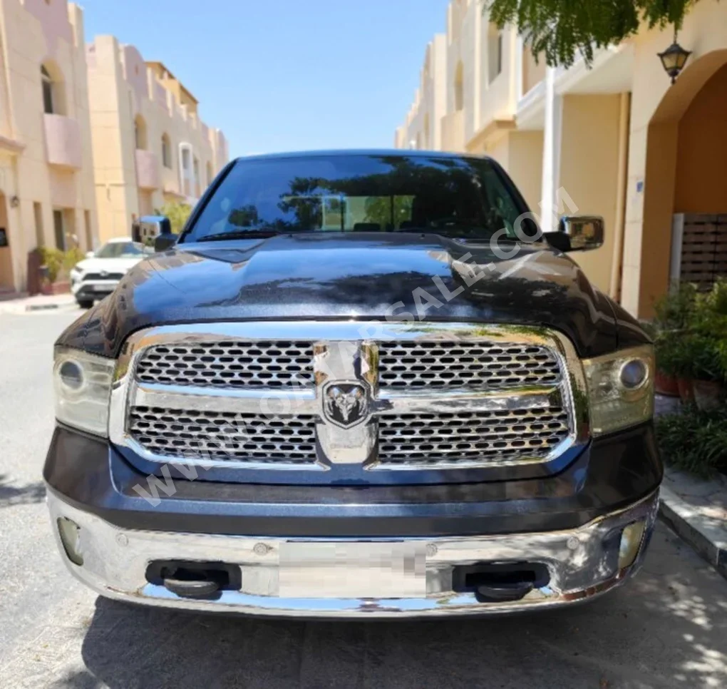 Dodge Ram laramie 2014 Automatic 168,000 Km 8 Cylinder Four Wheel Drive (4WD) Pick Up Gray — image 1