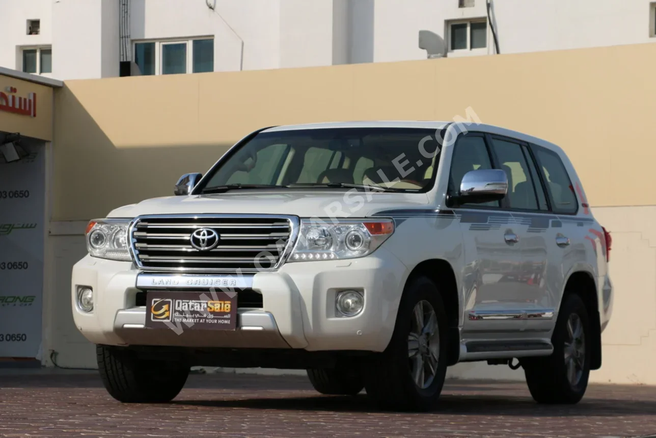 Toyota Land Cruiser GXR 2015 Automatic 347,000 Km 8 Cylinder Four Wheel Drive (4WD) SUV White — image 1