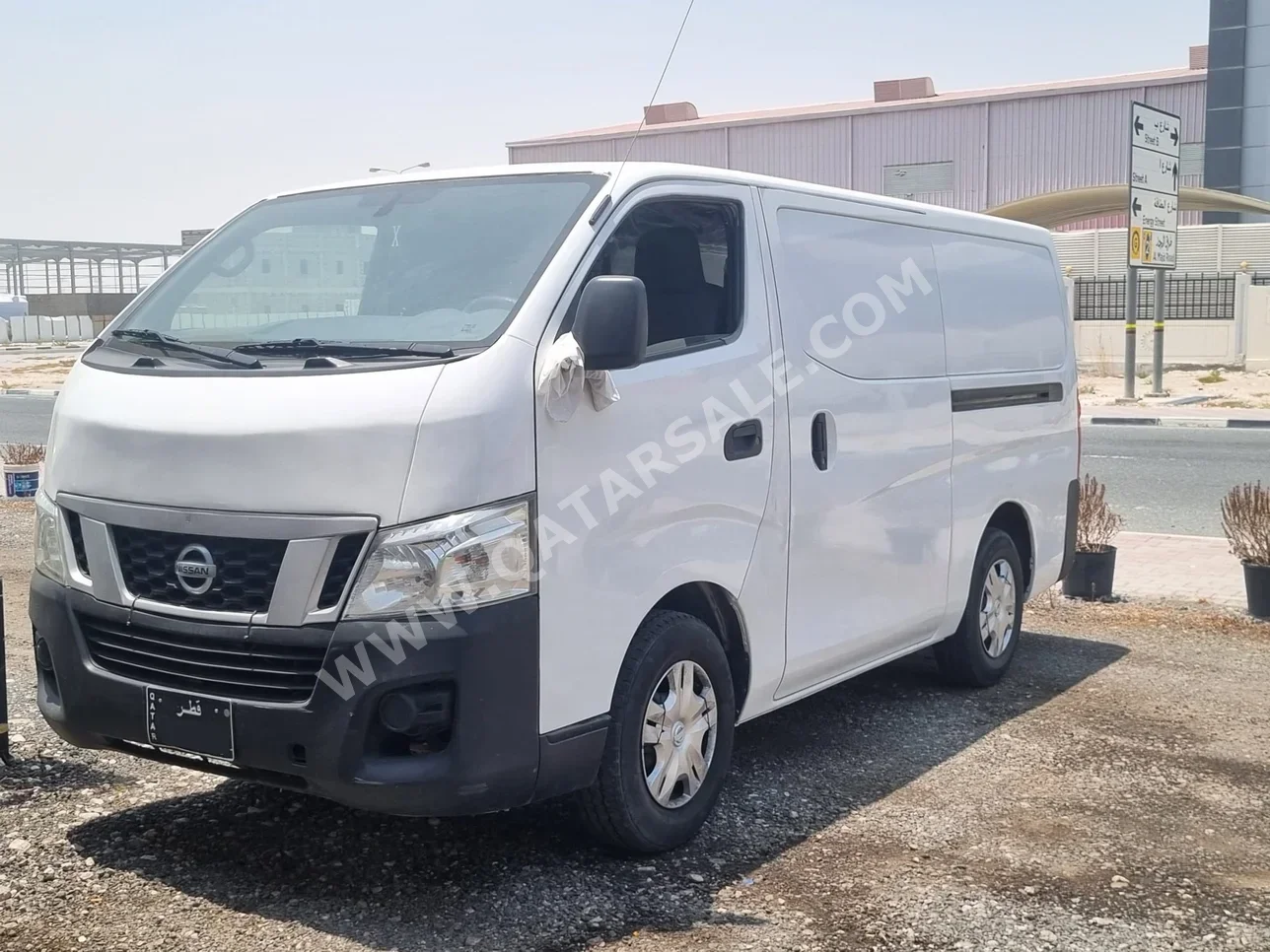 Nissan Urvan 2015 Manual 238,000 Km 4 Cylinder Front Wheel Drive (FWD) Van / Bus White — image 1
