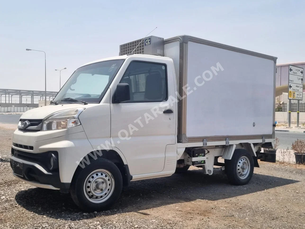 CMC Veryca 2022 Manual 132,000 Km 4 Cylinder Rear Wheel Drive (RWD) Fridge White — image 1