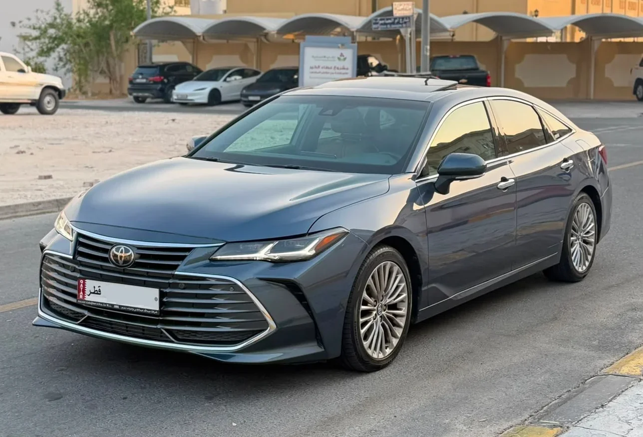 Toyota Avalon Limited 2020 Automatic 49,000 Km 6 Cylinder Front Wheel Drive (FWD) Sedan Gray — image 1