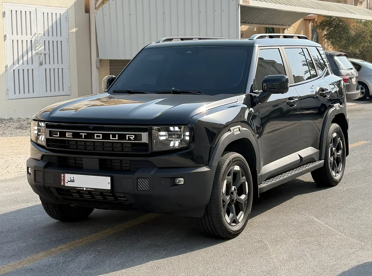 Jetour T1 Luxury 2026 Automatic 19,000 Km 4 Cylinder Four Wheel Drive (4WD) SUV Black With Warranty — image 1