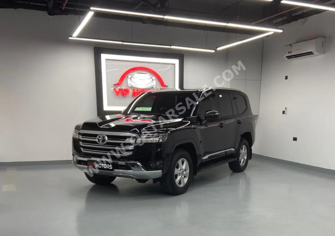 Toyota Land Cruiser GXR 2025 Automatic 22,000 Km 6 Cylinder Four Wheel Drive (4WD) SUV Black With Warranty — image 1