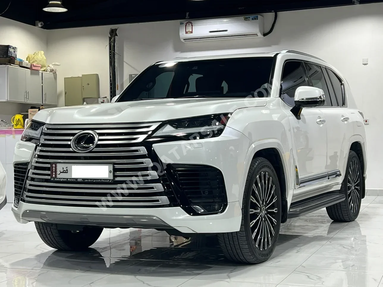Lexus LX 600 Luxury 2023 Automatic 88,000 Km 6 Cylinder Four Wheel Drive (4WD) SUV White With Warranty — image 1