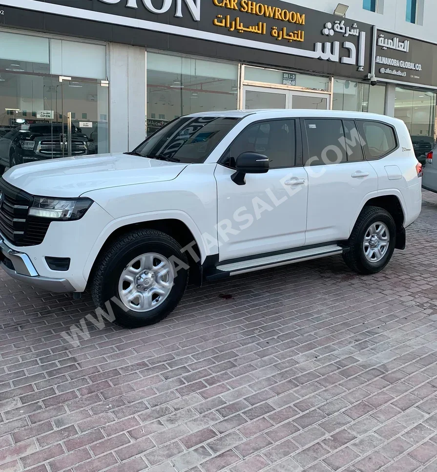 Toyota Land Cruiser GX 2022 Automatic 188,000 Km 6 Cylinder Four Wheel Drive (4WD) SUV White — image 1