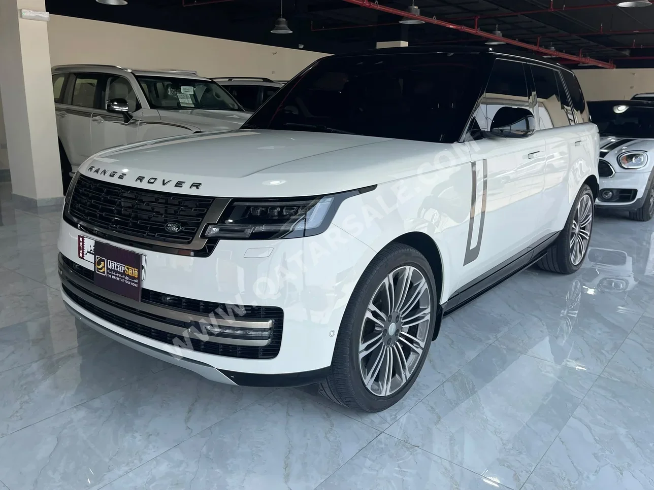 Land Rover Range Rover Vogue HSE 2022 Automatic 63,000 Km 8 Cylinder Four Wheel Drive (4WD) SUV White With Warranty — image 1