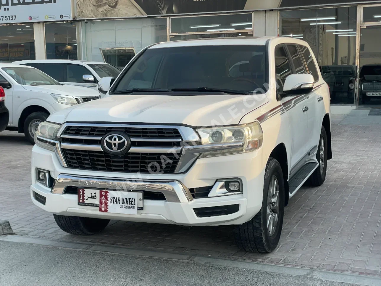 Toyota Land Cruiser GXR 2017 Automatic 199,000 Km 8 Cylinder Four Wheel Drive (4WD) SUV White — image 1