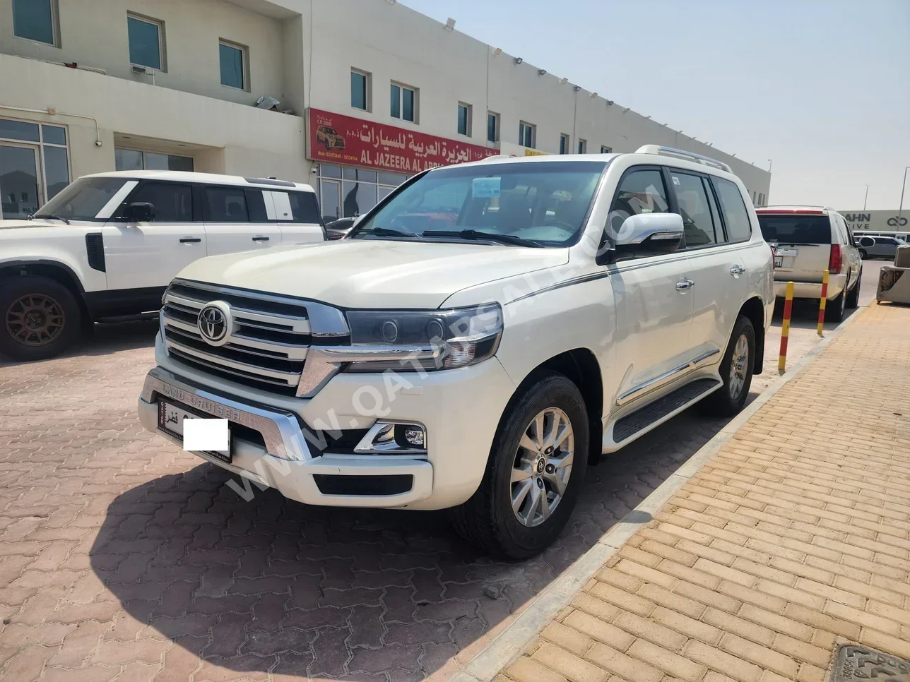 Toyota Land Cruiser GXR 2017 Automatic 170,000 Km 8 Cylinder Four Wheel Drive (4WD) SUV White — image 1
