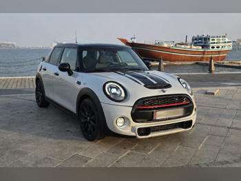Mini Cooper S 2016 Automatic 162,000 Km 4 Cylinder Front Wheel Drive (FWD) Hatchback Gray — image 1