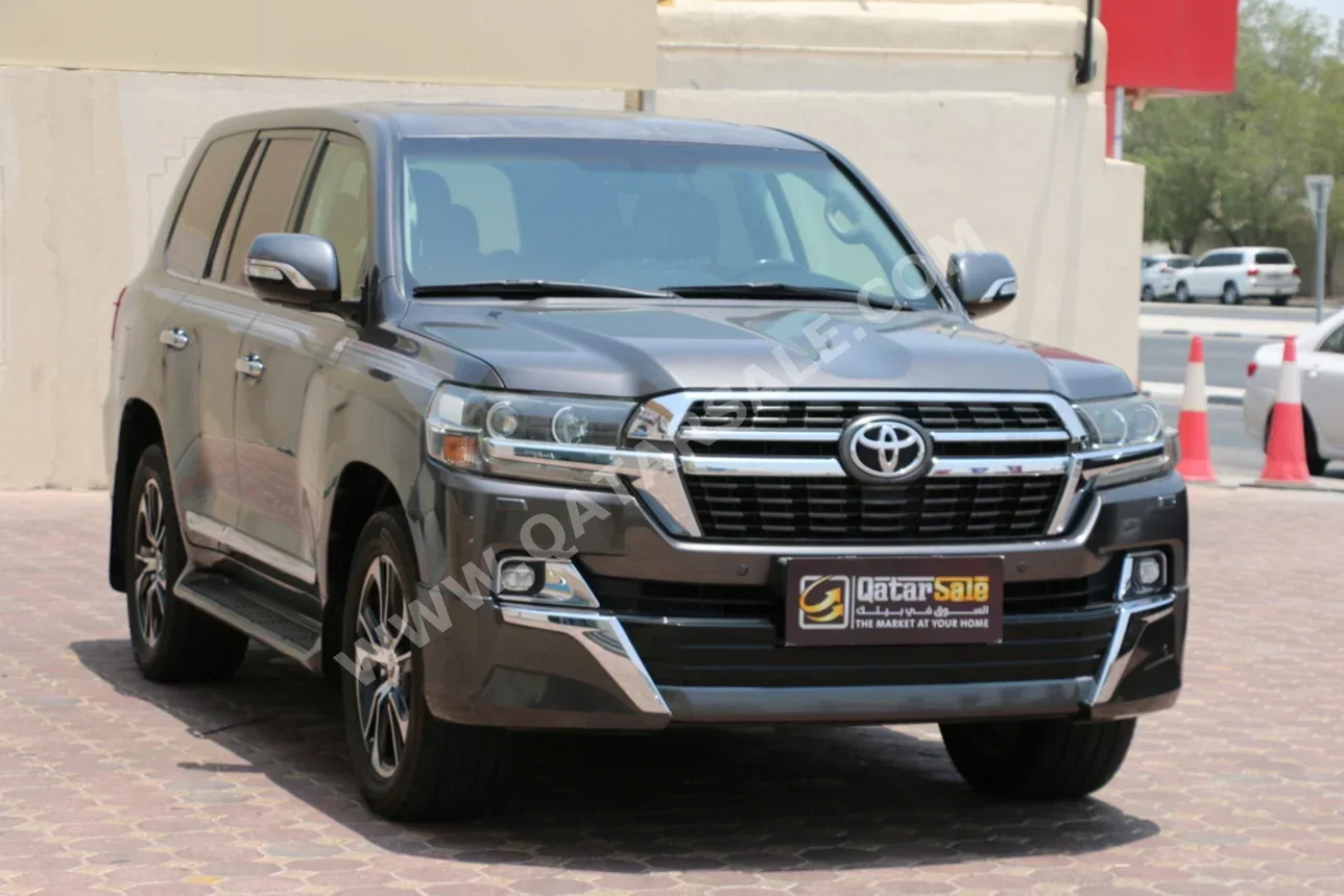 Toyota Land Cruiser GXR- Grand Touring 2021 Automatic 63,000 Km 8 Cylinder Four Wheel Drive (4WD) SUV Gray — image 1