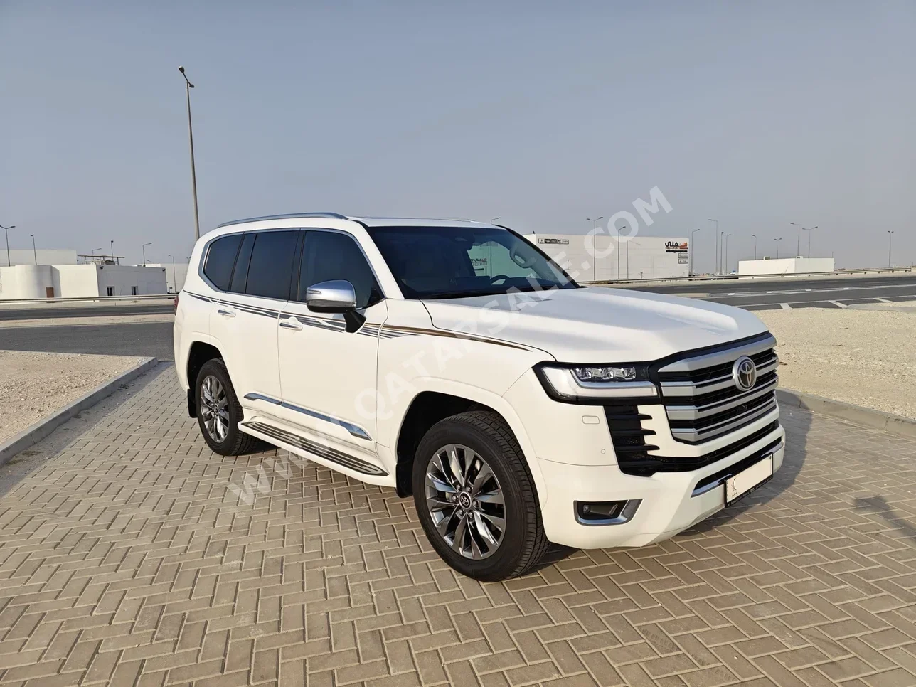 Toyota Land Cruiser VXR Twin Turbo 2026 Automatic 5,000 Km 6 Cylinder Four Wheel Drive (4WD) SUV White With Warranty — image 1